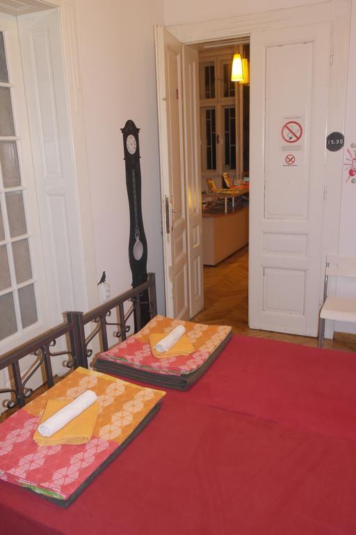 Time Hostel Белград Номер фото