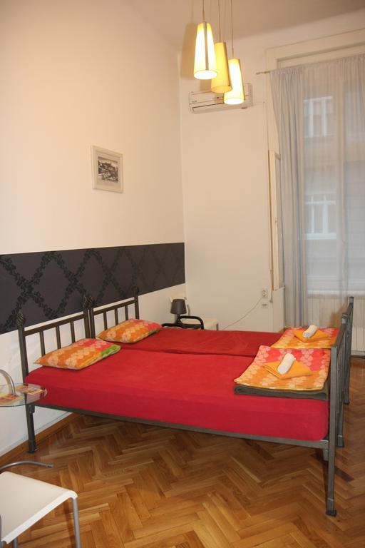 Time Hostel Белград Номер фото